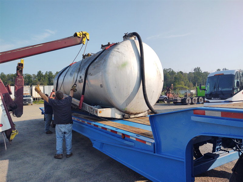 Heavy-Haul-Transport-Mansfield-Pennsylvania-Crosskeys-Transport-Loading-Tank-on-Trailer Heavy Haul Transport Mansfield Pennsylvania Crosskeys Transport Loading Tank on Drop Deck Trailer